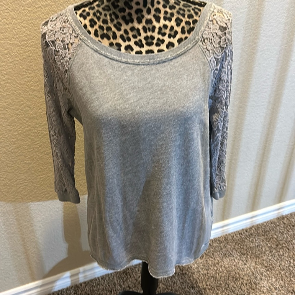 Hollister sweatshirt with lace 3/4 sleeves, size L